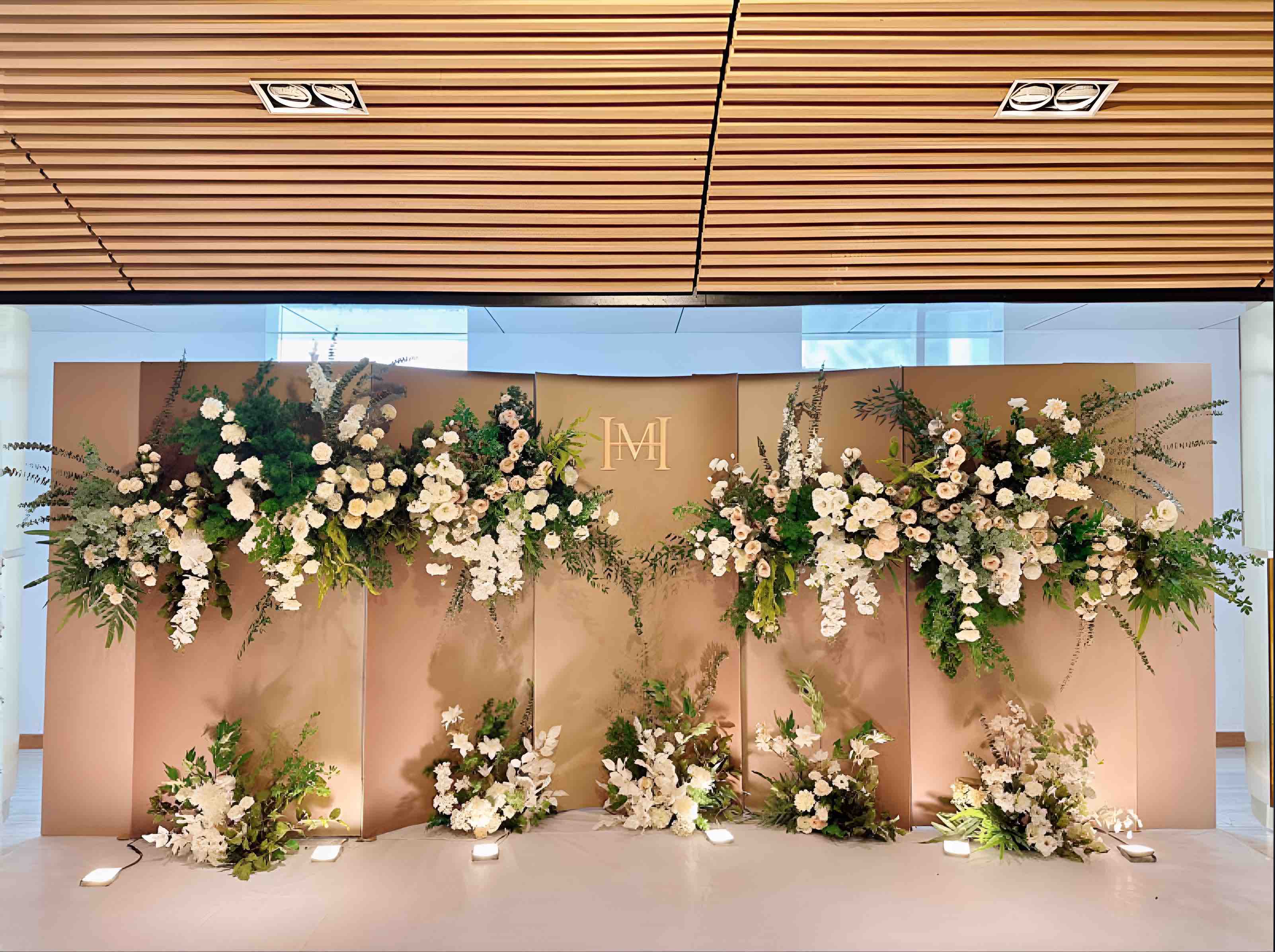 Backdrop cưới hoa lụa cao cấp