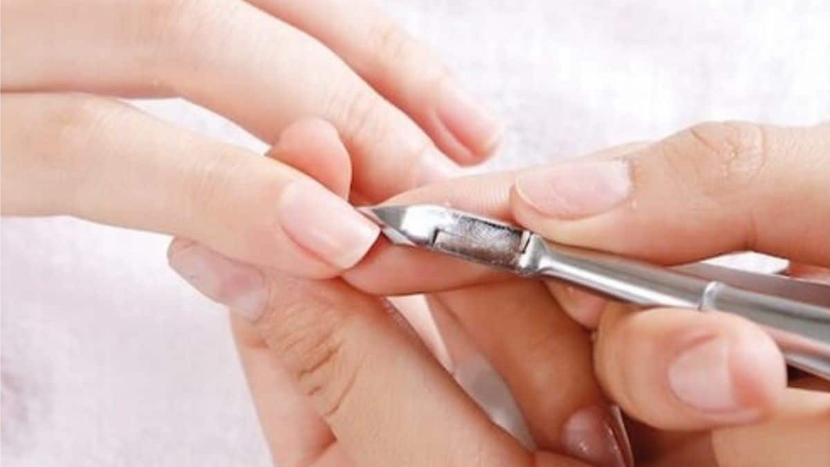 Cắt tóc và cắt móng tay, chân