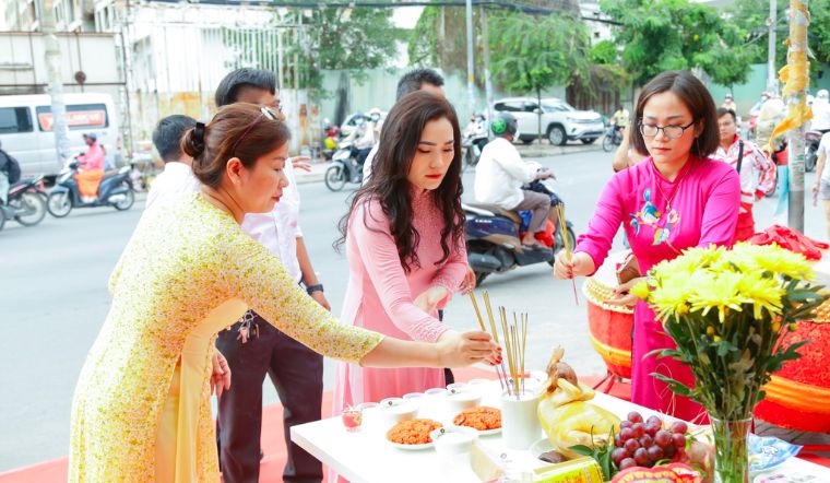 Cúng khai trương đầu năm để làm ăn thuận lợi, phát đạt