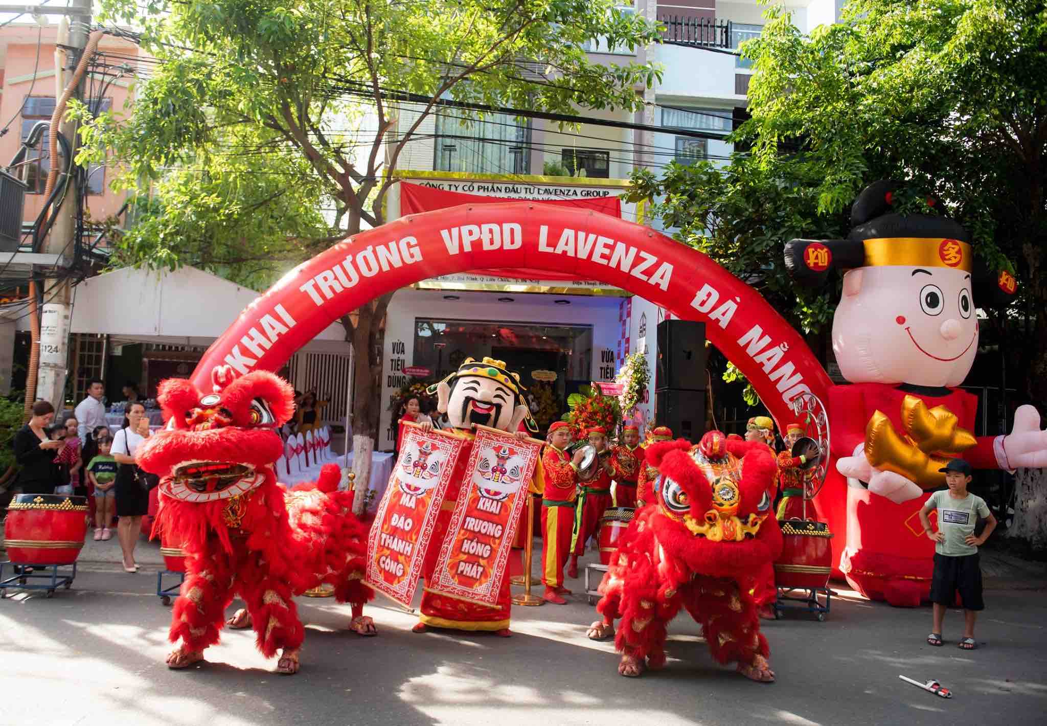 Nhân sự biểu diễn và vận hành