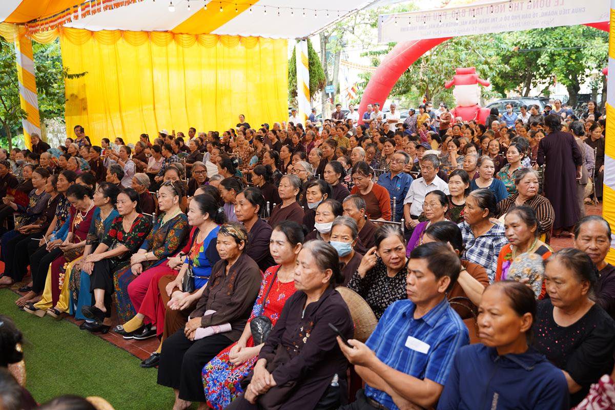 Khu vực đón khách lễ động thổ tại Lễ khởi công động thổ xây dựng ngôi Tam Bảo, nhà Mẫu chùa Linh Cảnh