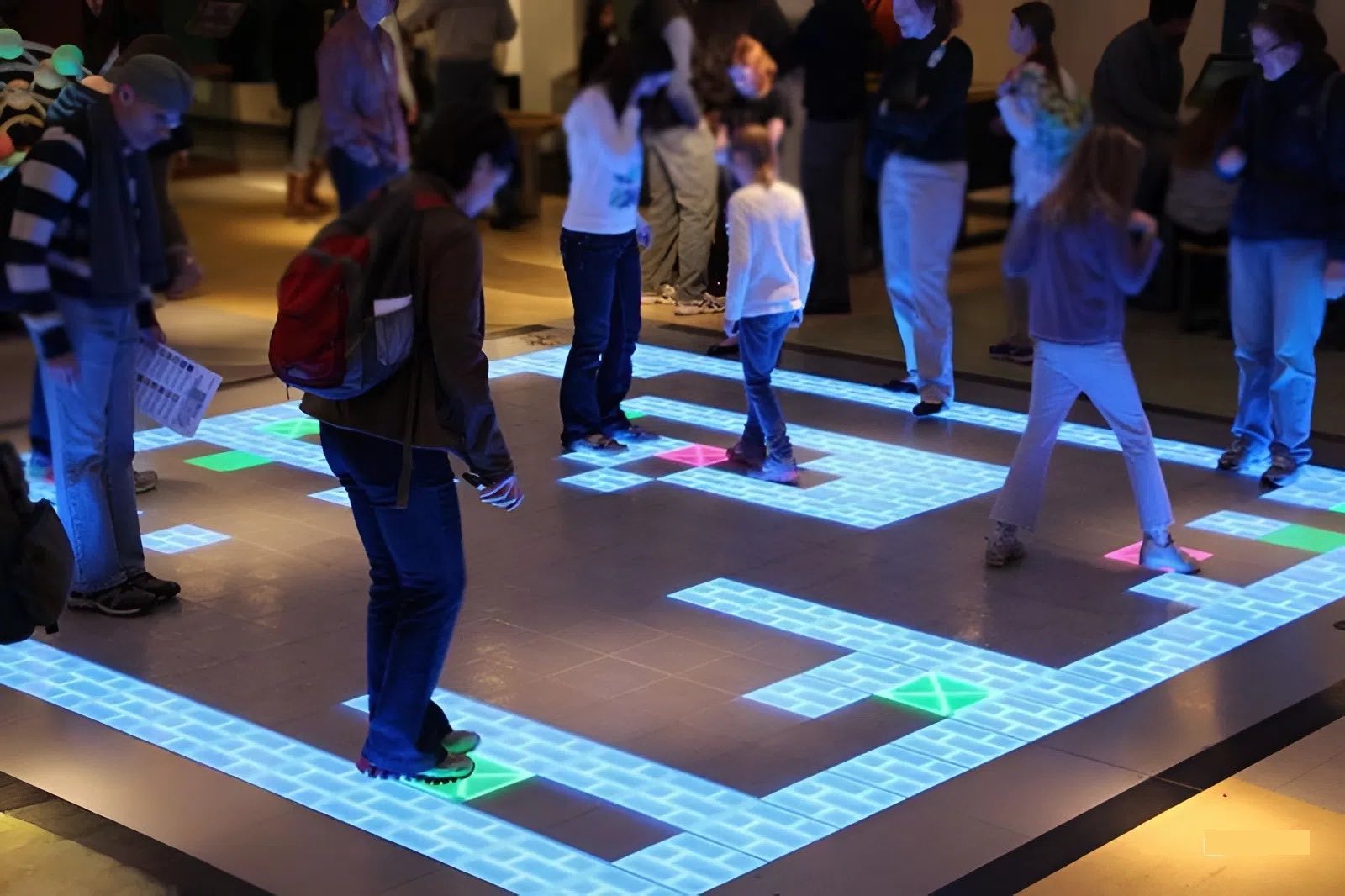 Màn hình LED tương tác lát sàn