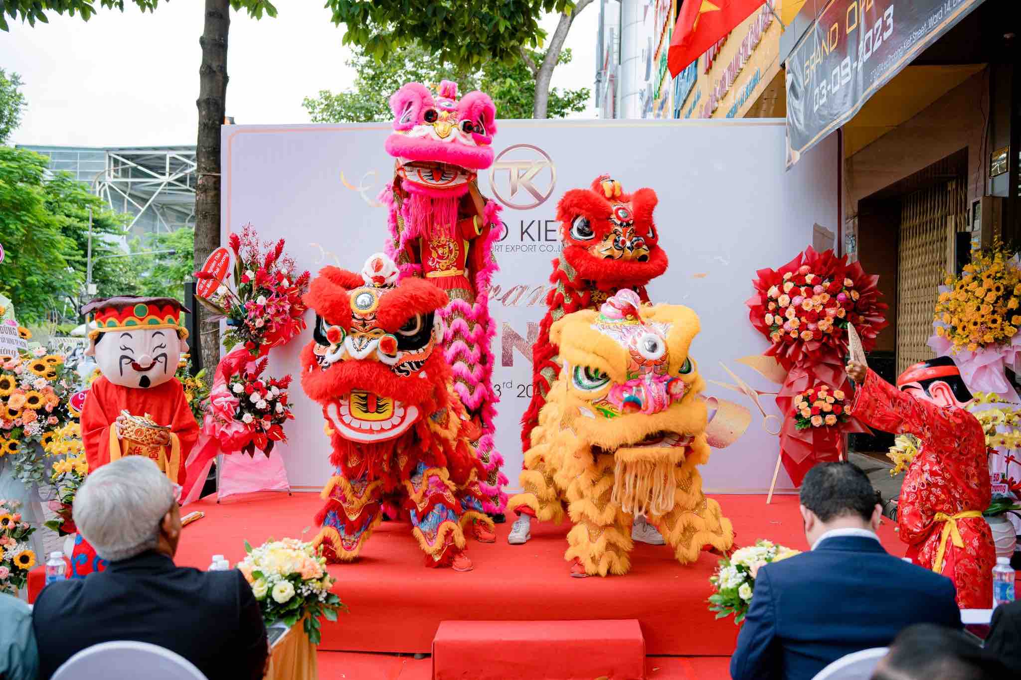 Múa lân sư rồng- Nghi thức khai trương quan trọng 