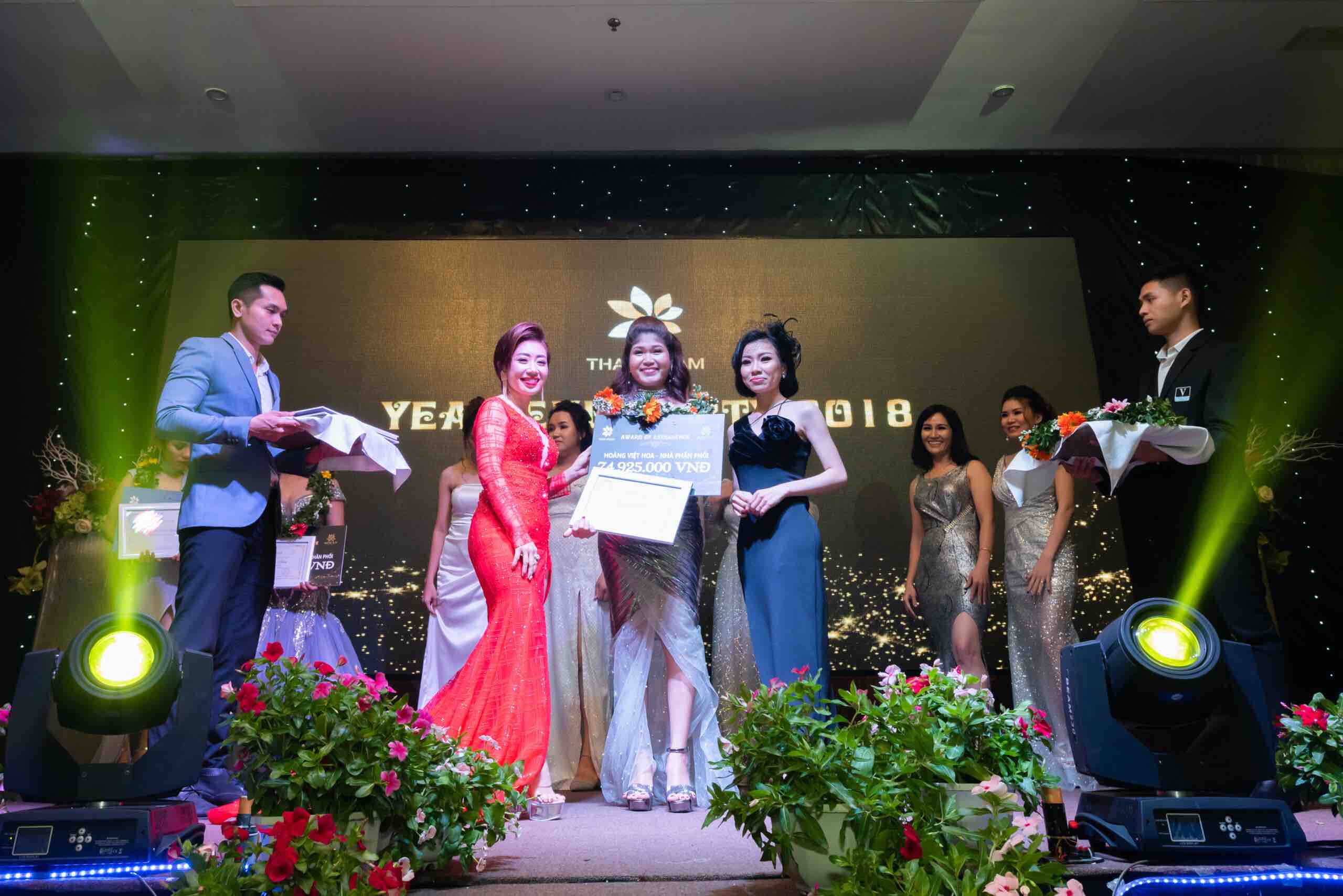 Quà tặng Year End Party với phần thưởng là tiền mặt luôn được nhiều doanh nghiệp lựa chọn