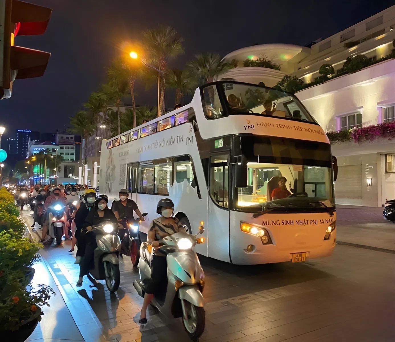 Roadshow bus 2 tầng tại HCM