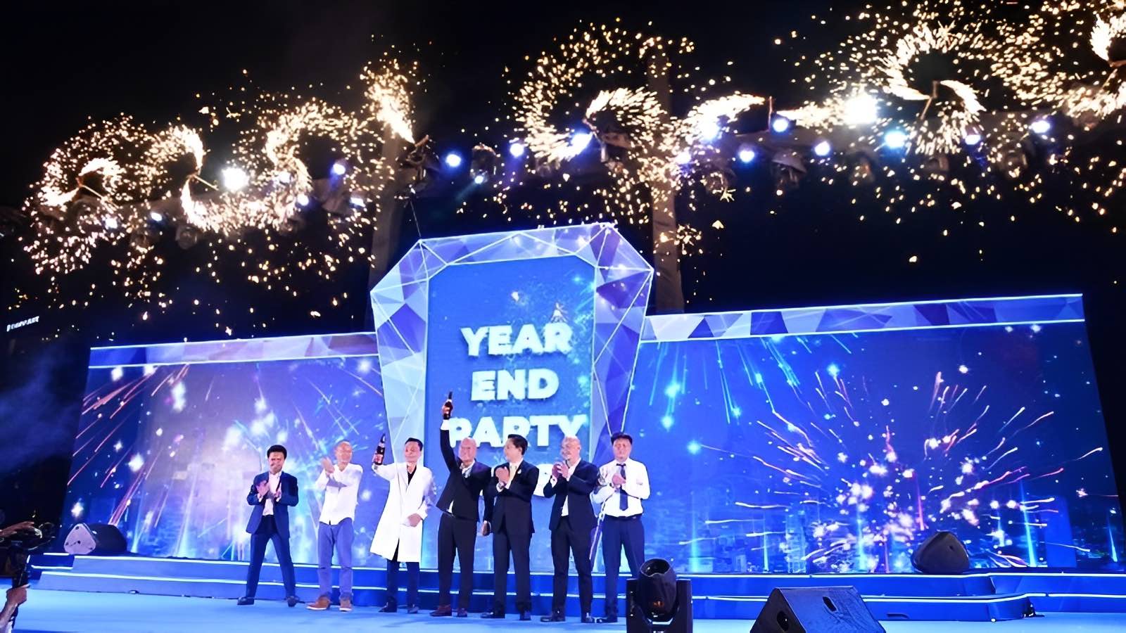 Tại sao nên thuê công ty tổ chức year end party