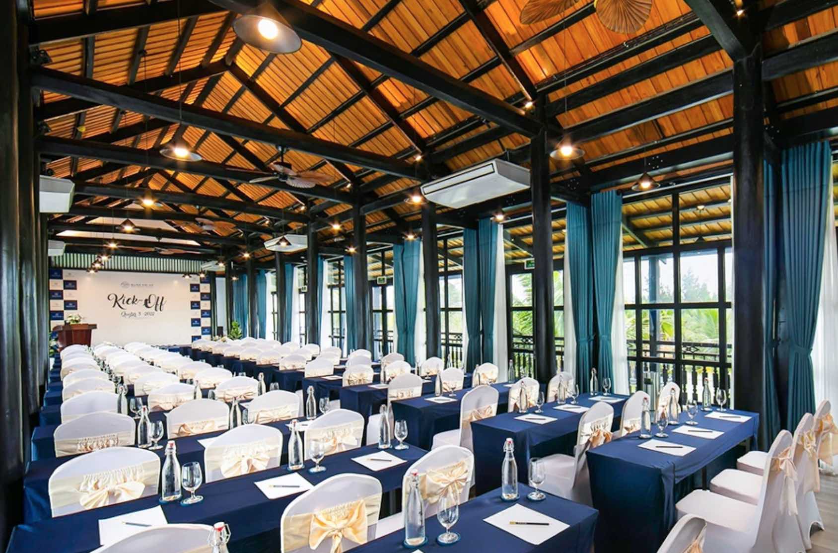 Thuê bàn chữ nhật (bàn IBM) 