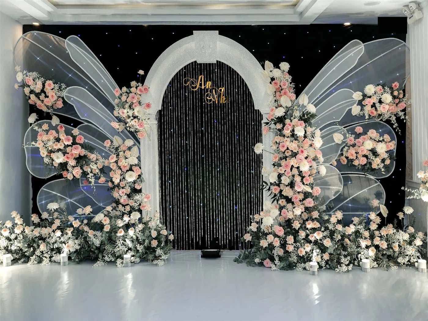 Trang trí Backdrop Cánh Voan phong cách La Mã