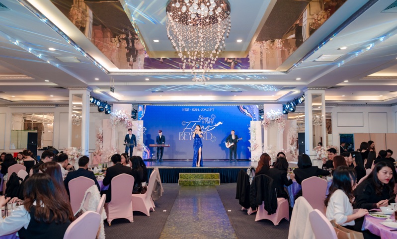 chủ đề year end party đêm vinh danh với cuộc thi tranh tài