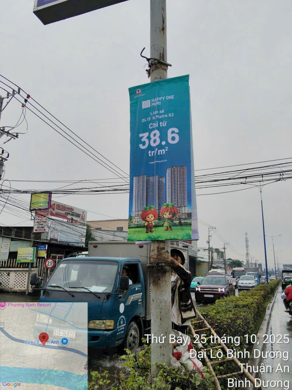 Treo băng rôn và phướn dọc các tuyến đường