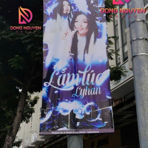 TRƯỚC THỀM EM XINH SAY HI - LYHAN BÙNG NỔ ĐƯỜNG PHỐ VỚI PHƯỚN IDOL